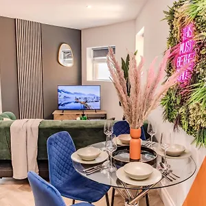 Super 2 Bedroom Flat I Next To Shopping Center & Brighton